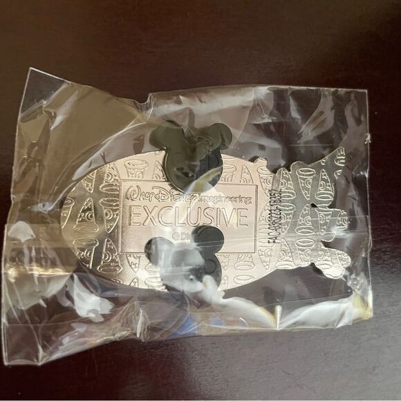 WDI Walt Disney Exclusive Imagineering Pin very rare Sorcerer Mickey w/quote NIB - Picture 5 of 6